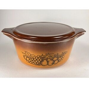 Vintage Pyrex oven wear Casserole Dish with Lid 2.5 qt made in USA